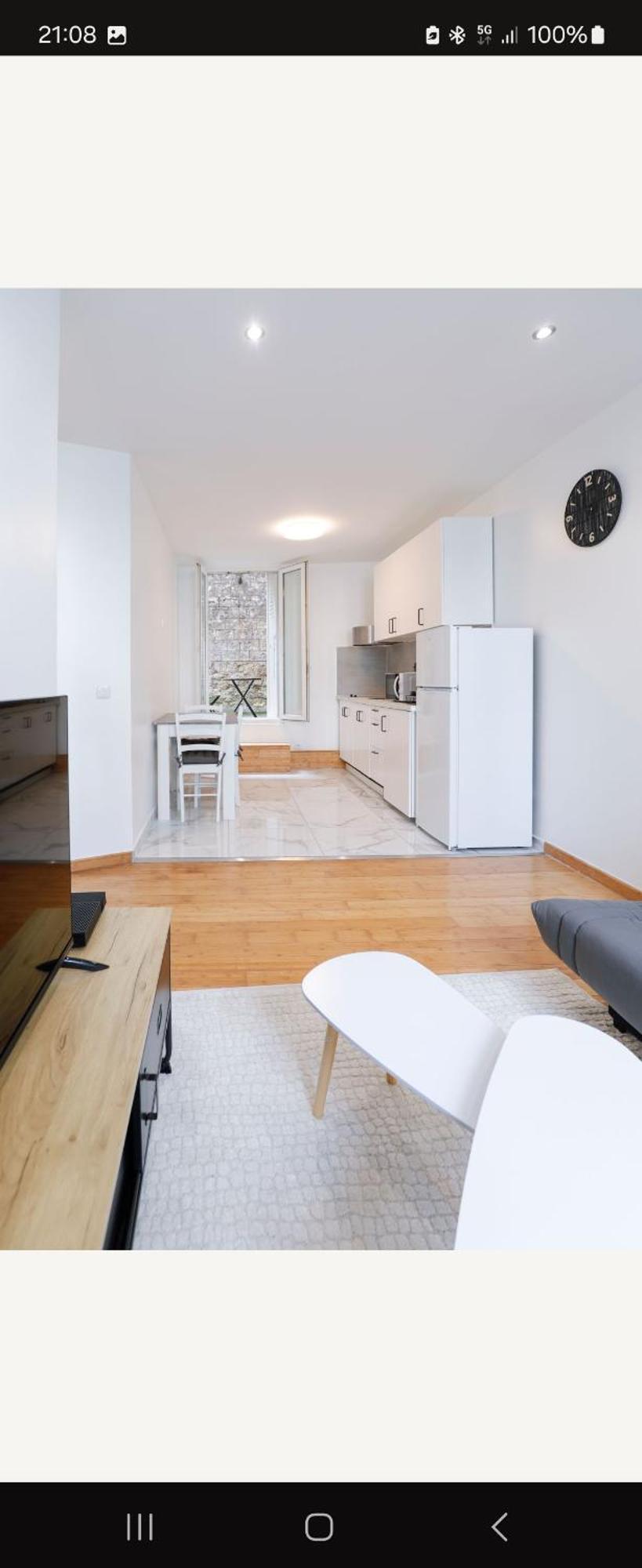 Elegant Apartment *